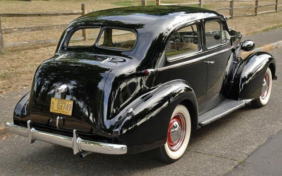  Oldsmobile F7 2Dr Trunkback 1937 года  (фото 12 из 16)